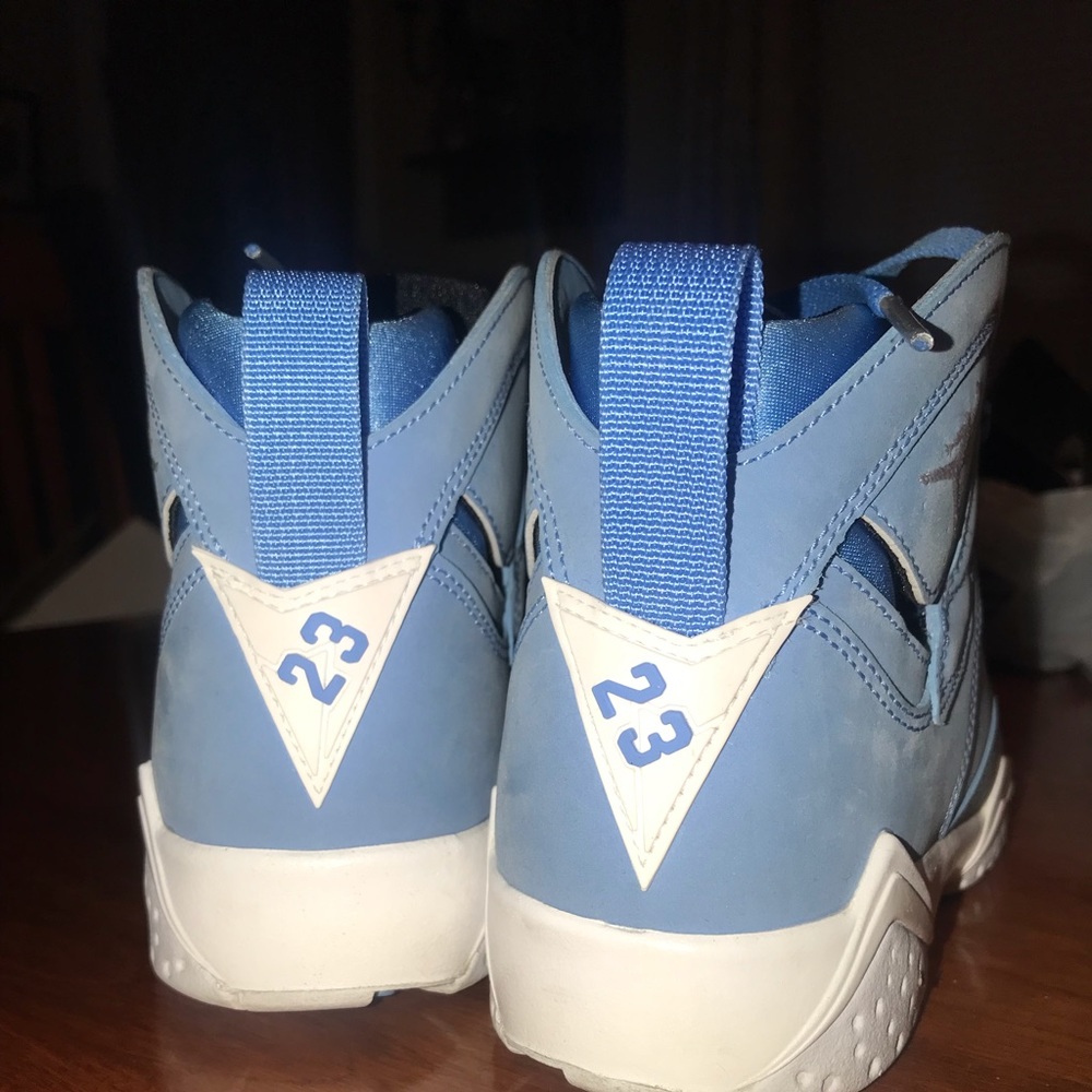 Retro 7’s Pantone BG Jordan’s